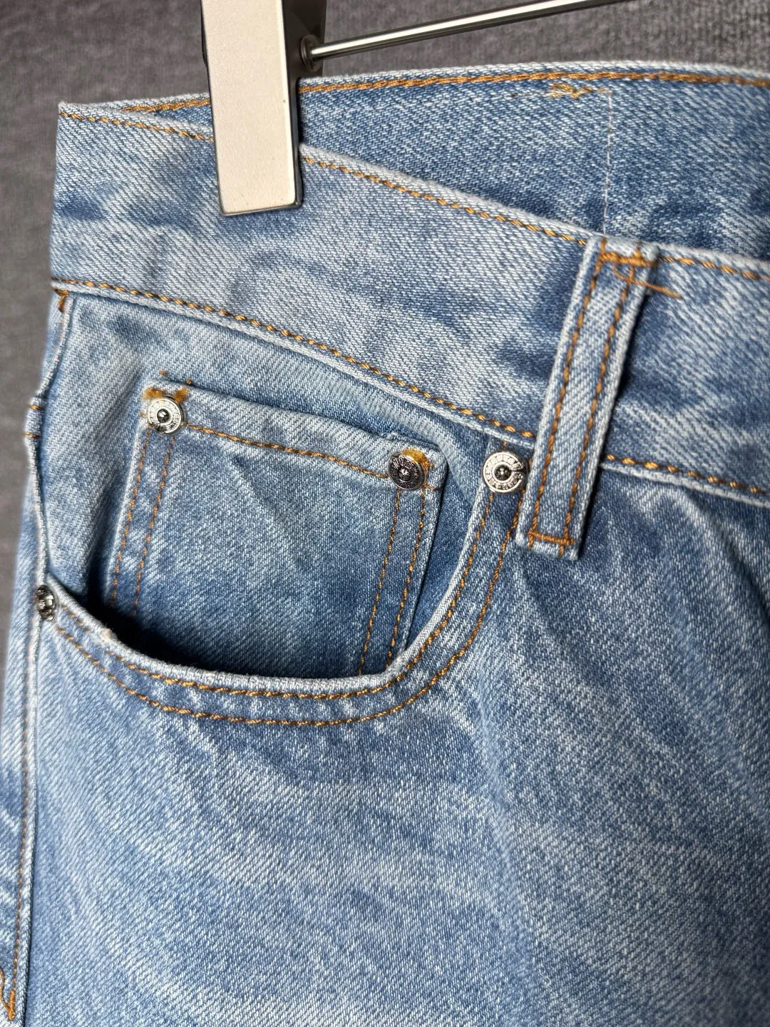P270 💰 (Top version) Chrome Hearts 25FW CH Blue Pants Pink Leather Cross Bamboo Jeans. It adopts patchwork elements, mostly in the shape of a cross, with glitter on the leather surface. Unique design, simple and elegant details, exquisite workmanship, neat lines of the entire trousers, and perfect details! It’s so cool. It’s a genderless trend that both men and women can easily control. Look for the correct version. Color: blue pants and pink leather. Size: 28-30-32-34-36 (corresponds to S-M-L-XL-XXL)